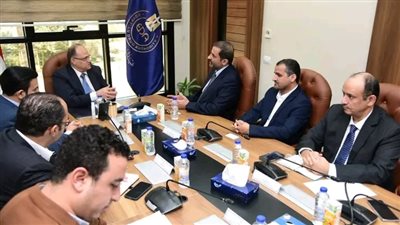 رئيس هيئة الدواء المصرية يعقد اجتماعًا مع وفد شركة سبيماكو الدوائية