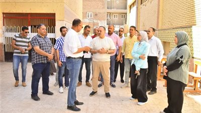 محافظ أسيوط يجري زيارة تفقدية لتحويل مركز خان الخليلي إلى نموذج لإحياء الصناعات اليدوية