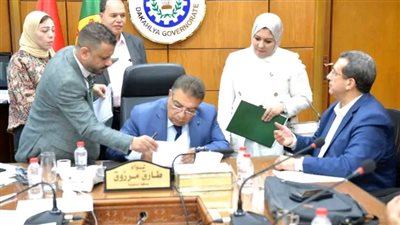 محافظ الدقهلية: نبذل كل الجهود لتحقيق وتلبية مطالب المواطنين وحل مشكلاتهم ونلتقي بشكل دوري لهذا الشأن