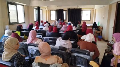 جهاز شئون البيئة بالشرقية يجتمع بالرائدات الريفيات بالمحافظة للتصدى لظاهرة السحابة السوداء 