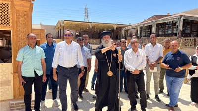 محافظ قنا يزور أديرة نقادة استعدادًا لانطلاق مهرجان الفنون والحرف التراثية نوفمبر القادم
