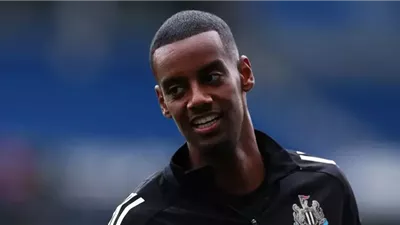 الهلال يغري إيزاك بعقد ضخم.. واللاعب يفضل ليفربول