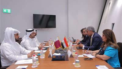 وزير السياحة يبحث تعزيز التعاون مع رئيس هيئة قطر للسياحة
