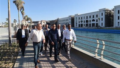 رئيس الوزراء يقوم بجولة تفقدية بعدد من المشروعات بالساحل الشمالي