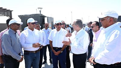 رئيس الوزراء يتفقد محطة التجارب البحثية لتحلية مياه البحر بالعلمين الجديدة