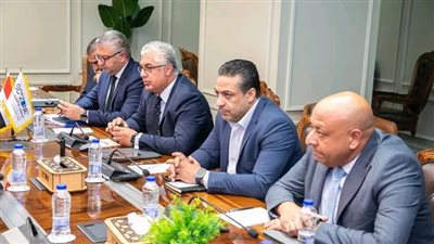 رئيس اقتصادية قناة السويس يستقبل وفدًا تجاريًا صينيًا