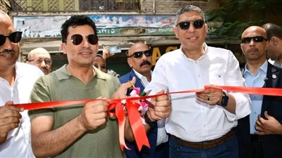 وزير الشباب والرياضة ومحافظ الجيزة يفتتحان 5 ملاعب متنوعة