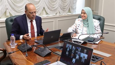 وزير العمل يوجه بتوفير فرص للمصريين بالخارج والتواصل معهم