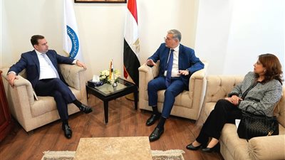 وزير البترول يستقبل وفدًا من 