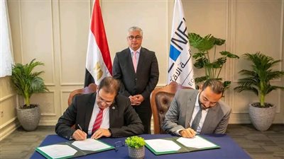 رئيس اقتصادية قناة السويس يشهد توقيع عقد مشروع شركة “CWA” للمنسوجات بالمنطقة الصناعية بالسخنة