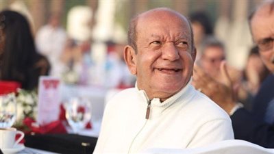 بكلمات مؤثرة.. فيفي عبده تنعي الفنان لطفي لبيب