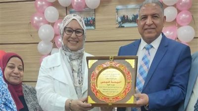 نائب رئيس جامعة الأزهر يشارك في احتفالية تكريم عميدة 