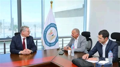وزير البترول يبحث مع 