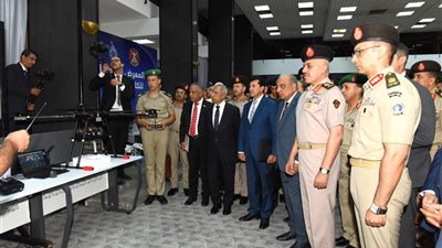 الفريق أحمد خليفة يشهد فعاليات اليوم العلمى للكلية الفنية العسكرية