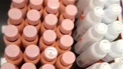 ضبط راكب حاول تهريب اكثر من ٦٠٠ عبوة من مستلزمات الأسنان بمطار سفنكس