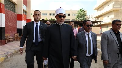 مفتي الجمهورية يدلي بصوته في انتخابات مجلس الشيوخ بمسقط راسه فى كفر الشيخ 