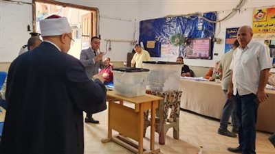 شوقي علام يدلي بصوته في انتخابات الشيوخ ويؤكد: المشاركة واجب وطني