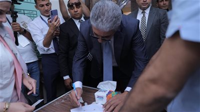 وزير السياحة والآثار يدلي بصوته في انتخابات مجلس الشيوخ