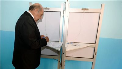 رئيس الشيوخ يدلي بصوته ويدعو المواطنين للمشاركة في الانتخابات 2025