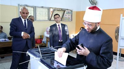 وزير الأوقاف يدلي بصوته ويشدد على أهمية المشاركة الوطنية في الانتخابات