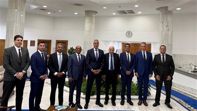 الطيار احمد عادل يبحث مع نائب رئيس  بوينج  خطة تحديث أسطول مصر للطيران