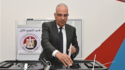 وزير الري يدلي بصوته في انتخابات الشيوخ ويؤكد: المشاركة واجب وطني