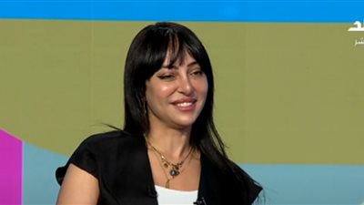 من الصحافة إلى الإخراج.. نيروز أبو زيد تروي رحلتها في عالم الفن