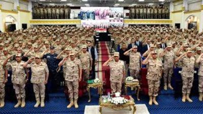 الفريق أول عبد المجيد صقر يلتقى بعدد من مقاتلى المنطقة الجنوبية العسكرية