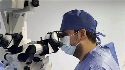 هيئة الرعاية الصحية تعلن نجاح أول جراحة دقيقة لاستئصال ورم بالمخ باستخدام المايكروسكوب الجراحي