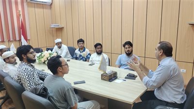 رئيس قسم التربية الفنية يحاضر لطلاب الدعوة بمركز التطوير عن ابتكار الأفكار  للتواصل مع الجمهور