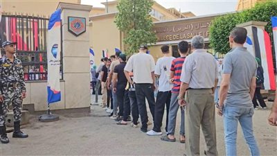 احتشاد المواطنين للإدلاء بأصواتهم في انتخابات 
