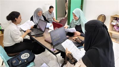  إجراء الفحوصات الطبية لـ 1080 مواطنًا خلال قافلة طبية مجانية بقرية 