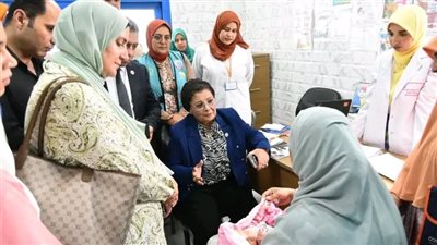 نائب وزير الصحة تتفقد مركز طب الأسرة بالأبعادية الجديدة وتوصي بتوفير كراسي انتظار للمترددين