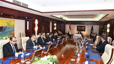 أسامة ربيع يبحث التعاون مع التمثيل التجاري في التسويق الخارجي