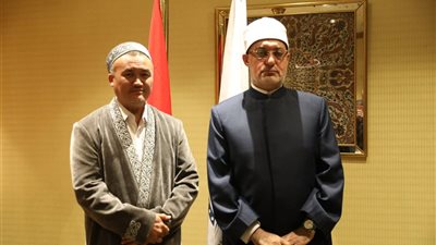 مفتي الجمهورية يلتقي مفتي منغوليا لتعزيز التعاون الشرعي والتدريب