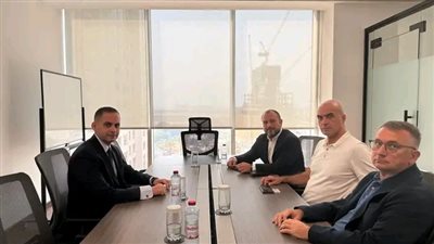 نائب وزير الصحة يجتمع مع شركة 