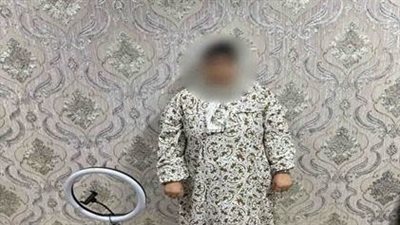 ضبط صانعة محتوى لنشرها مقاطع تتضمن الخروج على قيم ومبادئ المجتمع