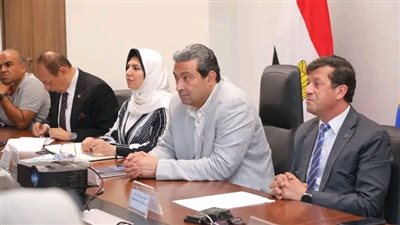 محافظ دمياط يعقد اجتماعًا لمناقشة الخطة الاستراتيجية للإدارة المتكاملة للمناطق الساحلية