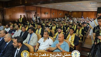 كلية اللغة العربية بالزقازيق تحتفل بخريجيها وتكرم المتميزين