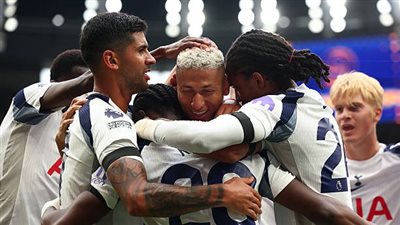 الدوري الإنجليزي| توتنهام يستهل موسمه بثلاثية في شباك بيرنلي