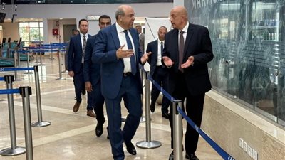 وزير الطيران يتفقد مطار العلمين لدعم السياحة