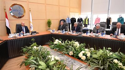 وزير الصناعة والنقل يترأس اجتماع عمومية السكك الحديدية للخدمات المتكاملة