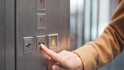 مصرع مواطن يمني إثر سقوطه من الطابق العاشر بالعجوزة
