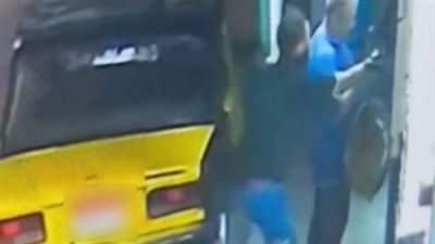 ضبط المتهمين بسرقة هاتف محمول من مسن أمام ماكينة صرف الاموال
