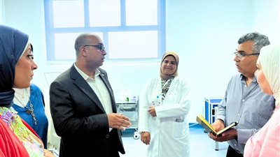 مساعد وزير الصحة يتفقد منشآت الإسكندرية لرفع الكفاءة وتطوير الخدمات