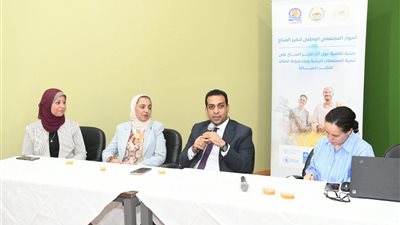 نائب محافظ قنا يشارك في حلقة نقاشية لمواجهة التغيرات المناخية