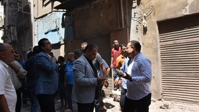 محافظ الشرقية يوجه بتوفير الدعم اللازم للمتضررين من انهيار عقار بالزقازيق