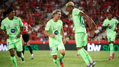 برشلونة يسعى لتأكيد الصدارة أمام ليفانتي العائد لليغا