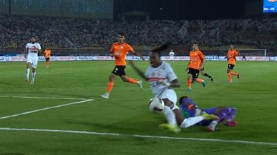 خبير تحكيمي: الزمالك حُرم من ركلة جزاء.. ولاعب فاركو استحق الطرد المباشر