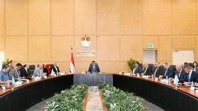 وزير الإسكان يتابع موقف تنفيذ منطقة الأعمال المركزية بالعاصمة الإدارية الجديدة